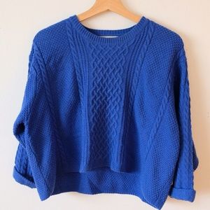 Cropped blue knit sweater